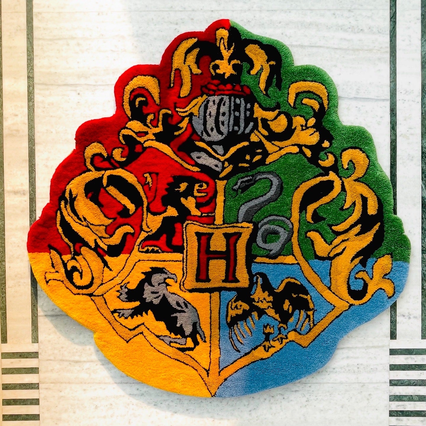 Hogwards Crest Hand Tufted Rug