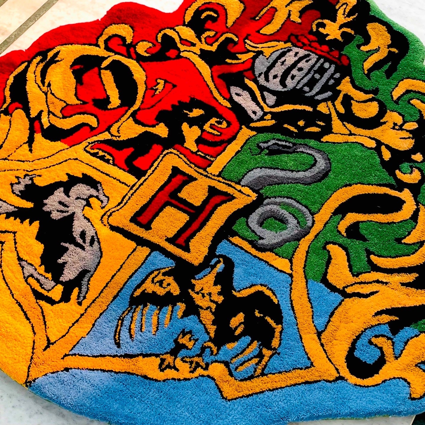 Hogwards Crest Hand Tufted Rug