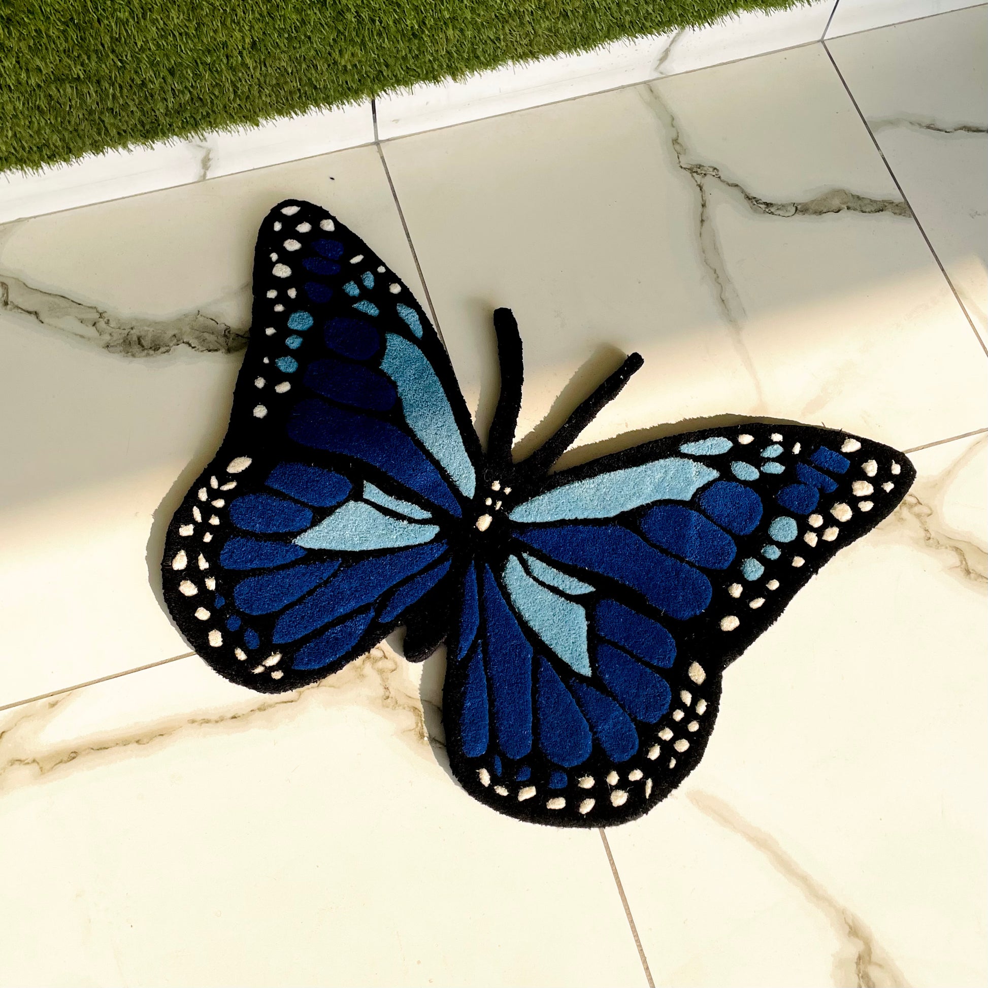 blue butterfly rug side view