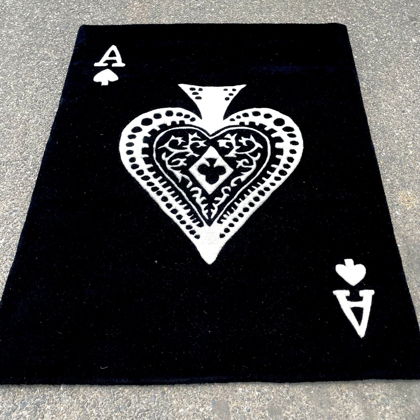 Ace Of Spades Hand-Tufted Rug