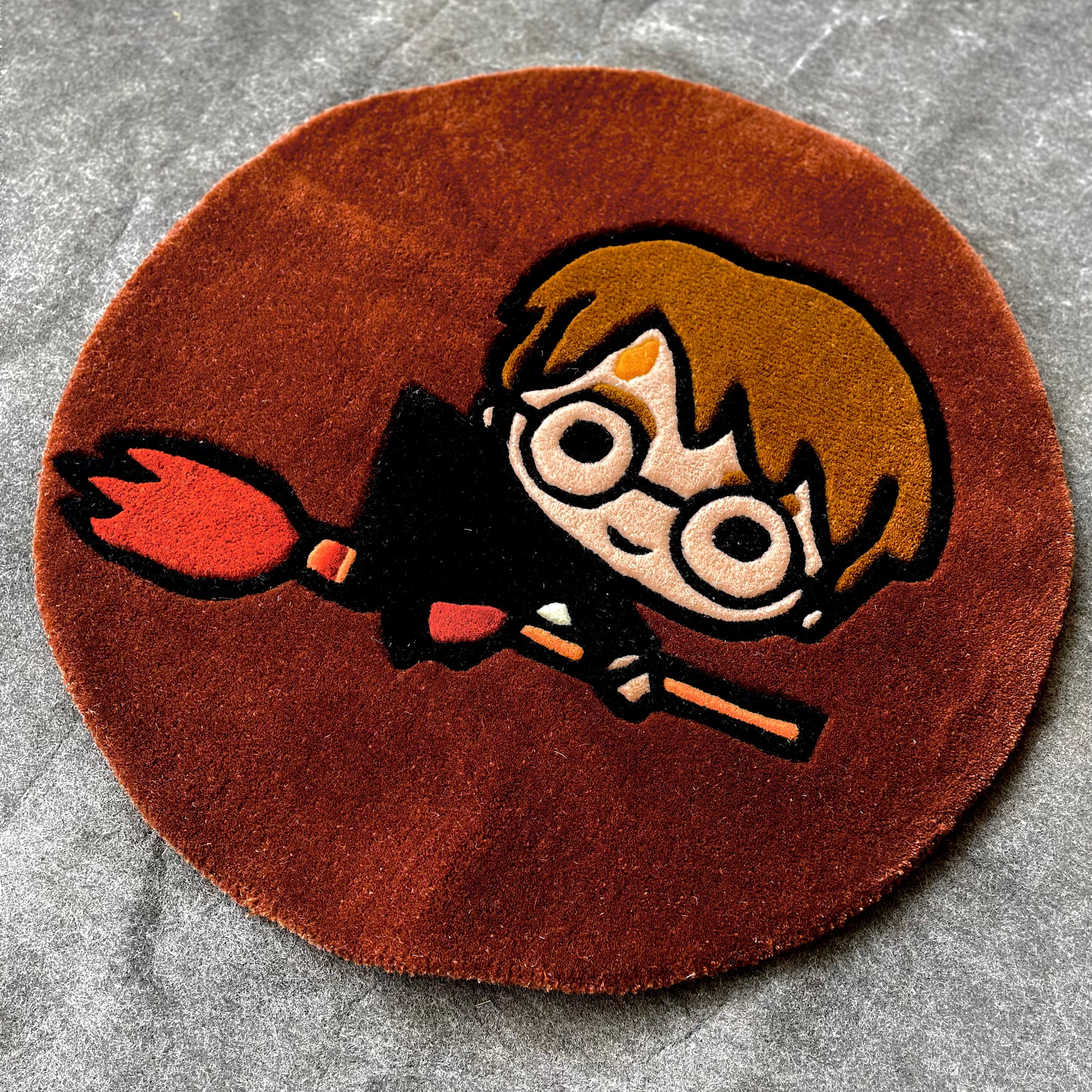 Harry Potter Round Hand-Tufted Rug side view